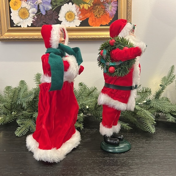 Byers’ Choice Carolers - Picture 3 of 7